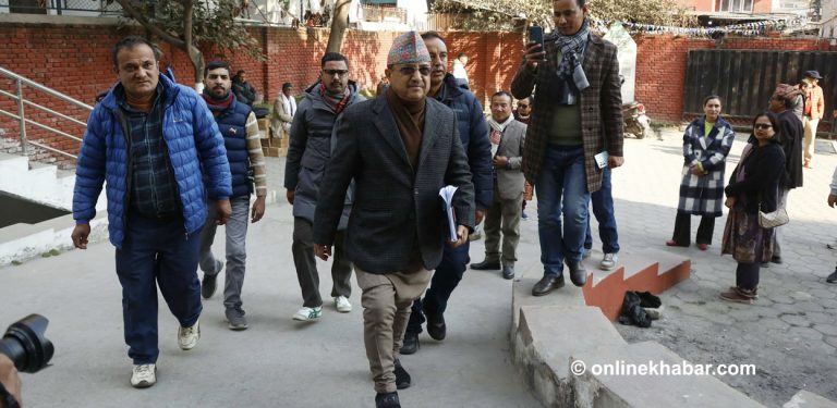 भोलि बिहान ८ बजे बस्ने गरी स्थगित भयो कांग्रेस बैठक