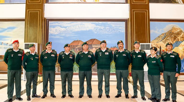 उपरथीमा बढुवा भएका ३ सैनिक अधिकृतलाई दर्ज्यानी चिह्न