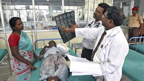 अध्ययनको रिपोर्ट : भारतका सरकारी अस्पतालमा काम गर्ने डाक्टर बन्दैछन् आफैं रोगी