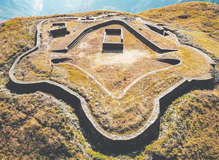 पर्यटक लोभ्याउँदै दुगुनागढी