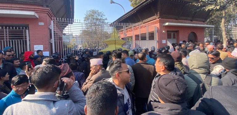 आधिकारिकता दाबी गर्न आयोग पुगे गगन पक्षका नेता