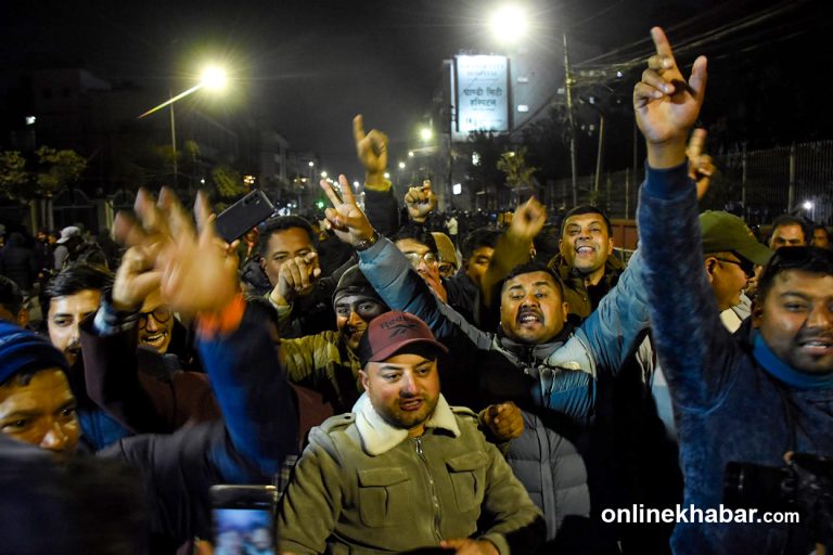 आयोगले मान्यता दिएपछि खुसी मनाउँदै गगनपक्षीय कांग्रेस कार्यकर्ता (तस्वीरहरू)