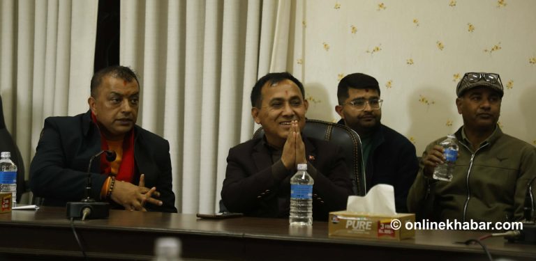 विश्वप्रकाशलाई प्रश्न- कांग्रेस फुट्यो भने हलबाट बाहिरिन्छु भन्नुभएको होइन ?