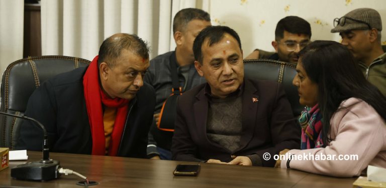 आधिकारिकता दाबी गर्न गगन थापा नेतृत्वको पदाधिकारी आयोग जाँदै