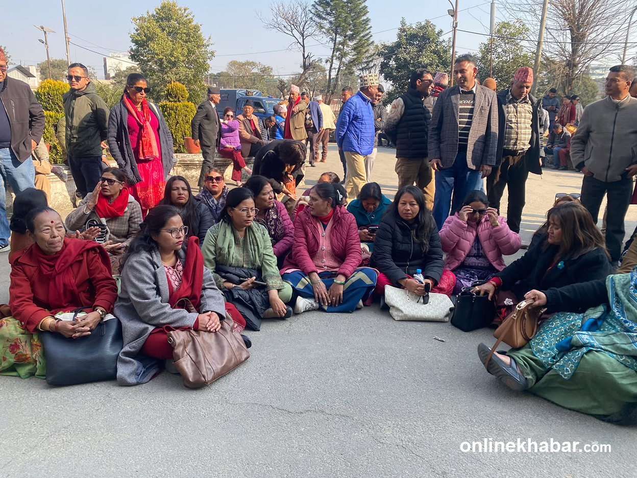 निर्वाचन आयोगमा गगन नेतृत्व कांग्रेसको धर्ना