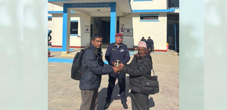 भेटिएको पैसा फिर्ता, भेटाउनेलाई सम्मान