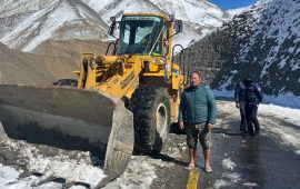 अवरुद्ध कागबेनी-मुक्तिनाथ सडकको हिउँ पन्छ्याउन सुरु