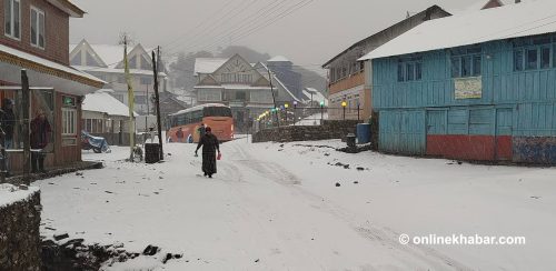 कालिञ्चोकमा हिमपात (तस्वीरहरू)