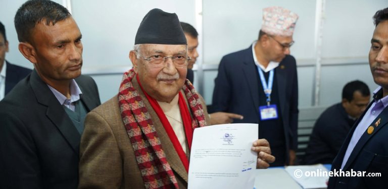 ओलीले गरे झापा-५ बाट उम्मेदवारी दर्ता