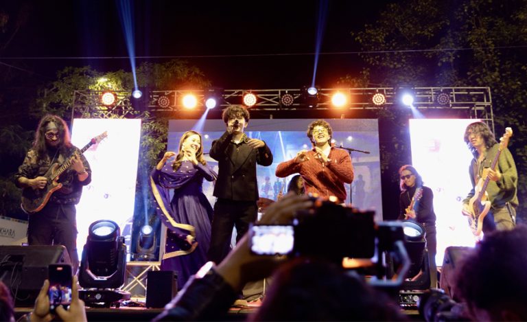 फेवाताल किनारमा गुञ्जियो ‘डोको बुन्ने निगालो चोयाले’