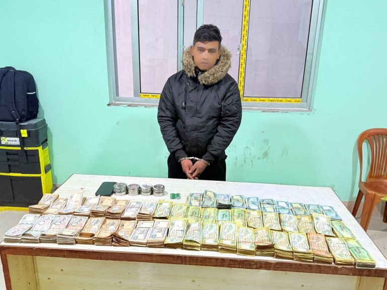 खैरो हेरोइनसहित पक्राउ परेका व्यक्तिको कोठामा भेटियो १२ लाख