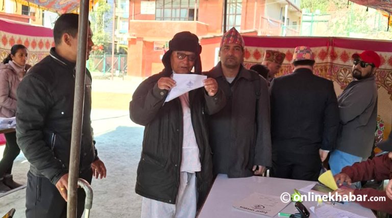 काठमाडौं–४ मा ८७ वर्षीय आचार्यले दिए स्वतन्त्र उम्मेदवारी