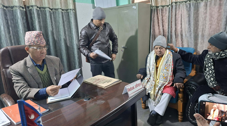 जनकपुर पुगेर महन्थ ठाकुरले गराए उम्मेदवारी दर्ता