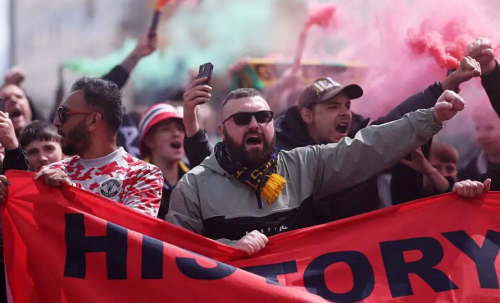 क्लबलाई ‘सर्कस’ बनाइएको भन्दै म्यान्चेस्टर युनाइटेडका समर्थकले प्रदर्शन गर्ने