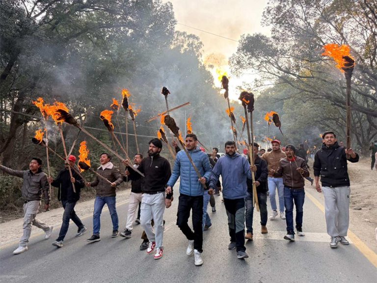 त्रिविमा अखिल क्रान्तिकारीको मसाल जुलुस