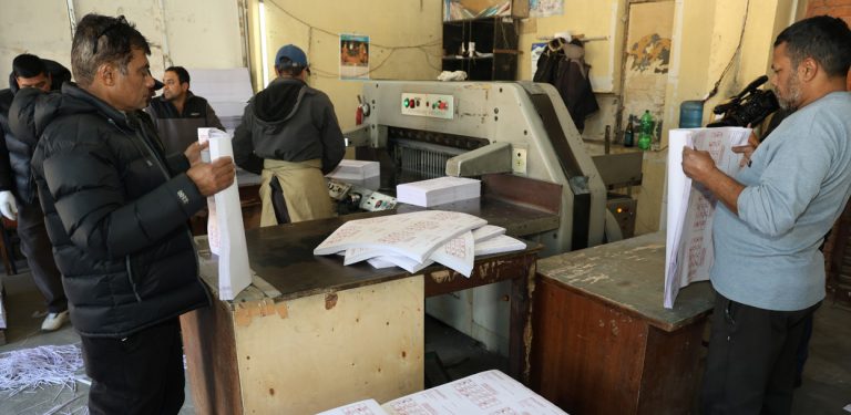 धमाधम छापिँदैछ नमुना मतपत्र (तस्वीर)