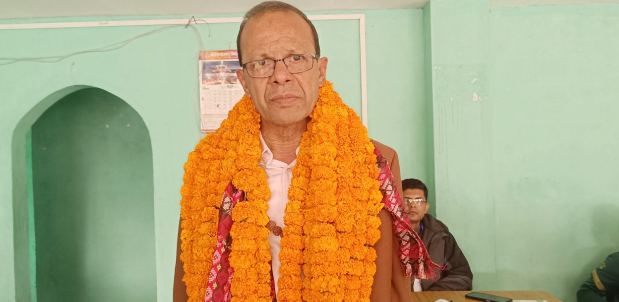 शेरबहादुरले खोसेको टिकट गगनबाट लिएर चुनावी मैदानमा मीनेन्द्र