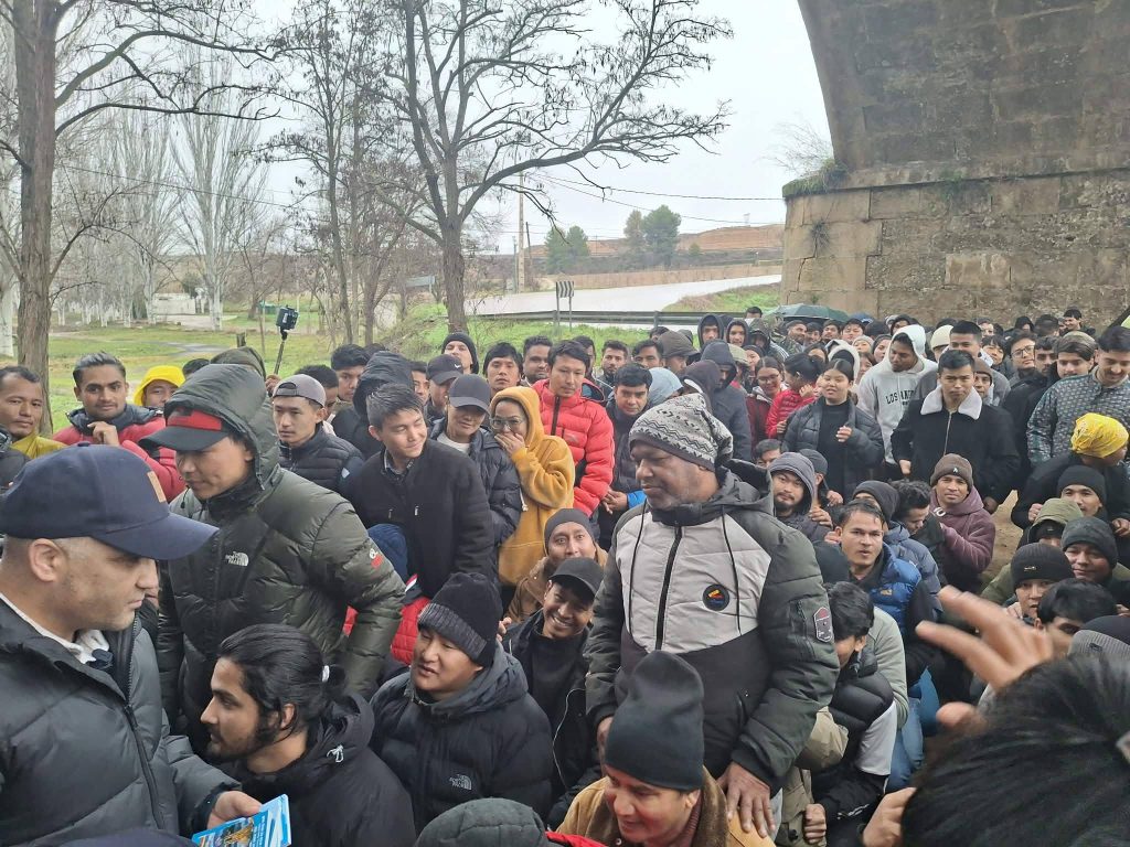 स्पेनको कागज पाउने आशा, तर हातमा छैन आफ्नै देशको प्रमाण