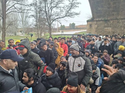 स्पेनको कागज पाउने आशा, तर हातमा छैन आफ्नै देशको प्रमाण