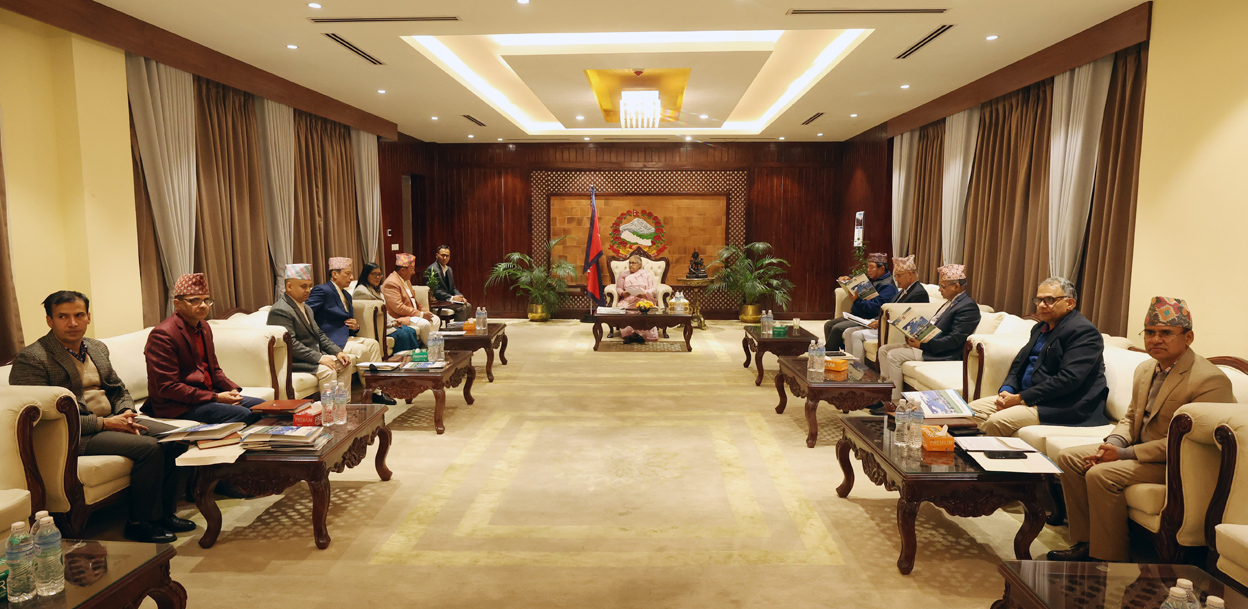 निर्वाचनको तयारीबारे प्रधानमन्त्रीले लिइन् जानकारी, आचारसंहिता लागू गर्नेबारे छलफल