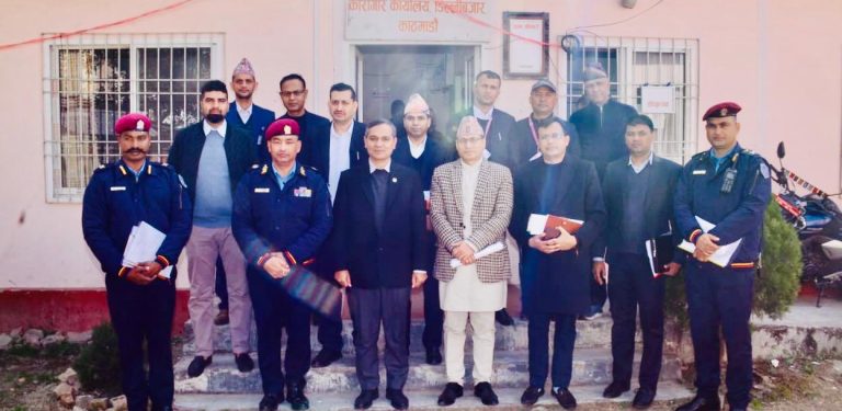 काठमाडौंका कारागार निरीक्षणमा पुगे गृहमन्त्री, सुधारका लागि दिए निर्देशन