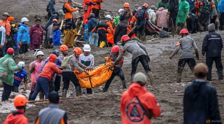 इन्डोनेसियाको पश्चिम जाभामा भीषण पहिरो : २५ जनाको मृत्यु, ७२ बेपत्ता