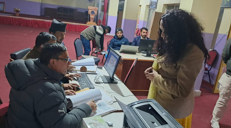 काभ्रे-१ बाट लामाले गराइन् उम्मेदवारी दर्ता