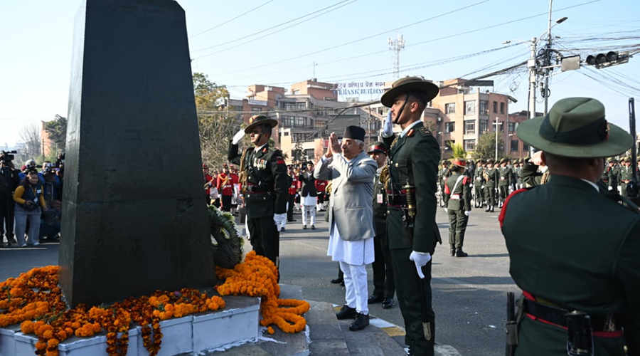 राष्ट्रपति पौडेलबाट पृथ्वीनारायण शाहको शालिकमा माल्यार्पण