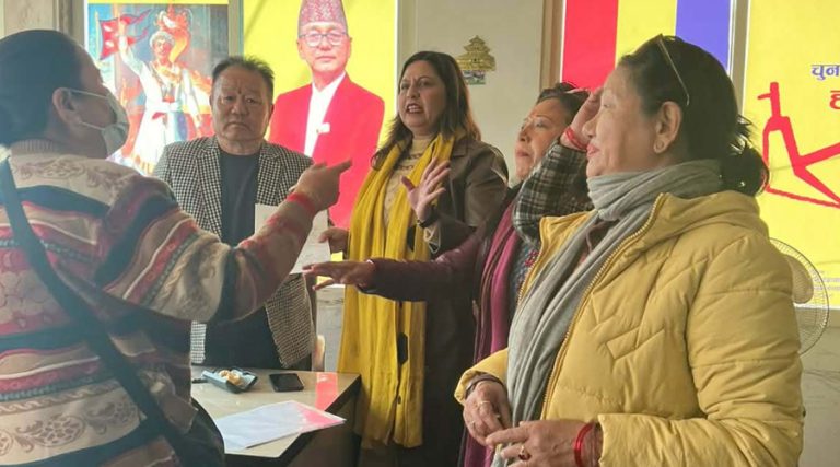 समानुपातिक सूचीबाट खुश्बु र सरस्वतीलाई हटाउन राप्रपामा दबाब, केन्द्रीय कार्यालयमा अनशन