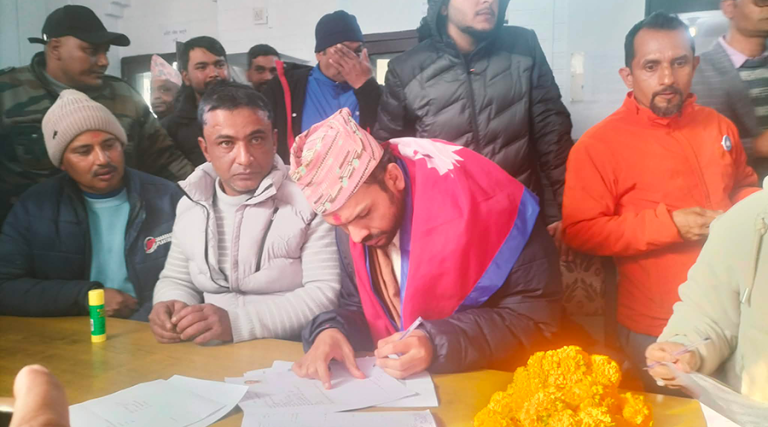 रास्वपाका सागर ढकालले गुल्मी–१ बाट गराए उम्मेदवारी दर्ता