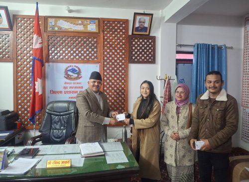 समिर र यास्मिनले १० वर्षको प्रतीक्षापछि पाए आमाको नामबाट नागरिकता