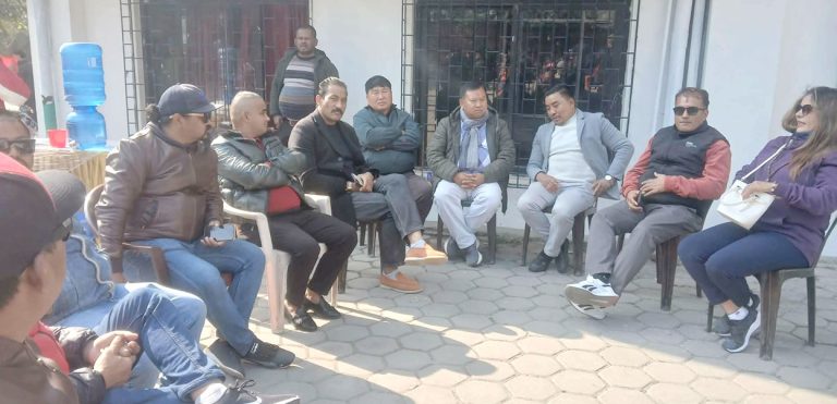 कांग्रेस केन्द्रीय कार्यालयमा दुई दिनदेखि देउवापक्षीय युवाको सुरक्षा (तस्वीरहरू)