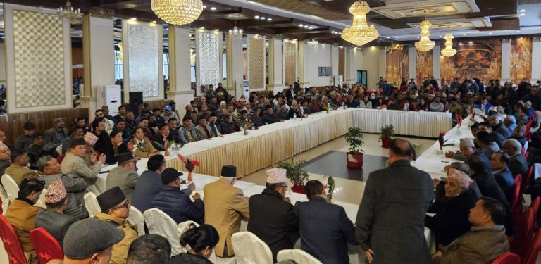 मध्यमार्गी हुँदा पार्टीभित्र दबाब झेलिरहेको छु : शेखर कोइराला