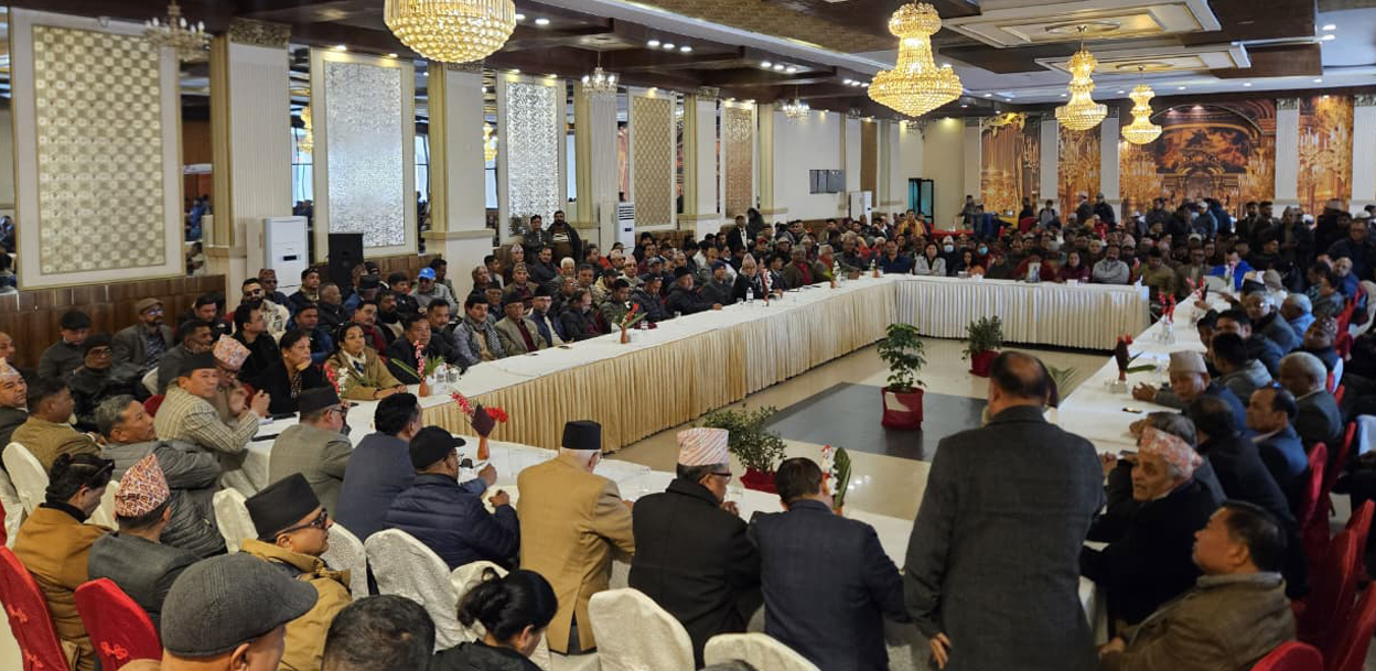 मध्यमार्गी हुँदा पार्टीभित्र दबाब झेलिरहेको छु : शेखर कोइराला