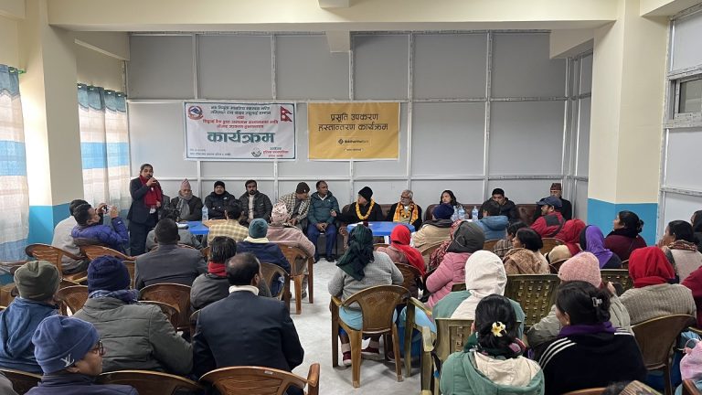 सिद्धार्थ बैंकले हरिवन नगर अस्पताललाई दियो प्रसूति उपकरण