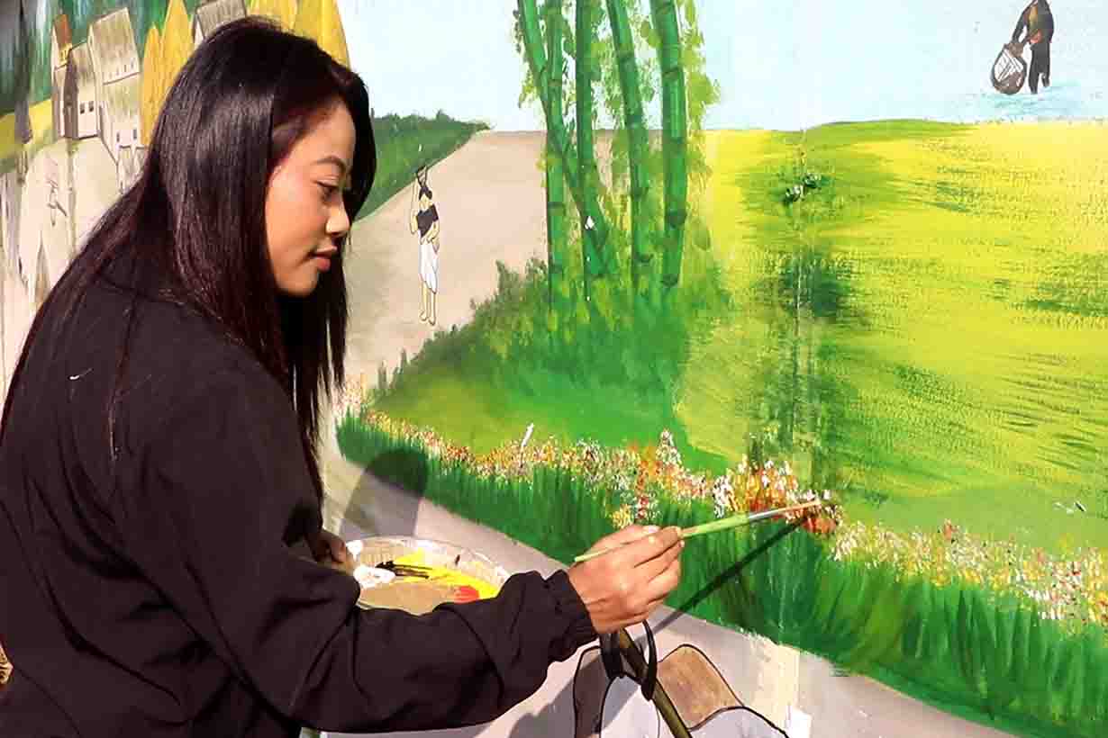 रङमार्फत थारु संस्कृति जोगाइरहेकी सोमिना   