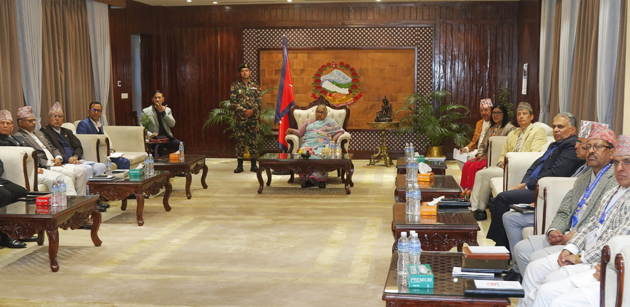 बालुवाटारमा प्रधानमन्त्री र आयोगका पदाधिकारीबीच छलफल