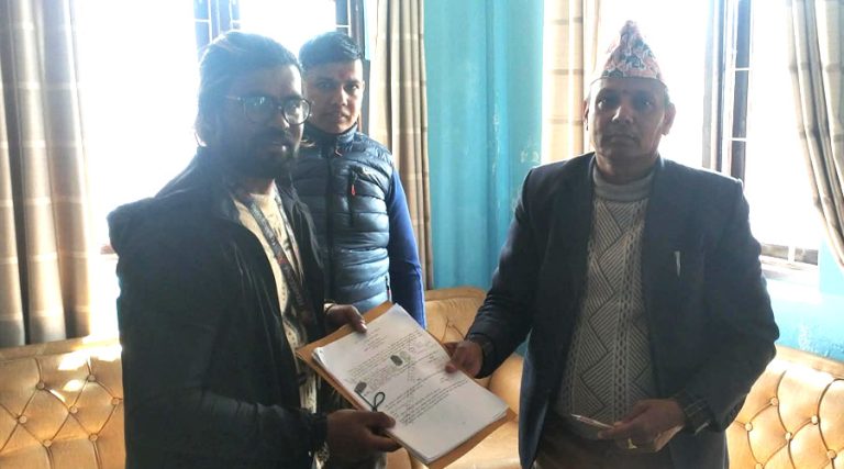 स्याङ्जा-१ का स्वतन्त्र उम्मेदवार दर्जीले लिए उम्मेदवारी फिर्ता