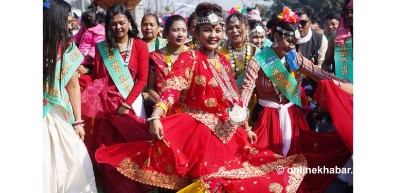 काठमाडौँमा थारु समुदायको माघी (तस्वीरहरू)