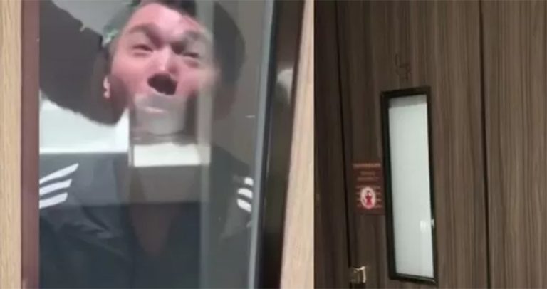 शौचालयमा धूम्रपान रोक्ने अनौठो उपाय : भित्र धुवाँ उडाउनेबित्तिकै ढोकाबाट छ्याङ्गै देखिने