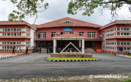 दुई सातादेखि त्रिविमा ताला, पदाधिकारीलाई विश्वविद्यालय प्रवेशमा रोक