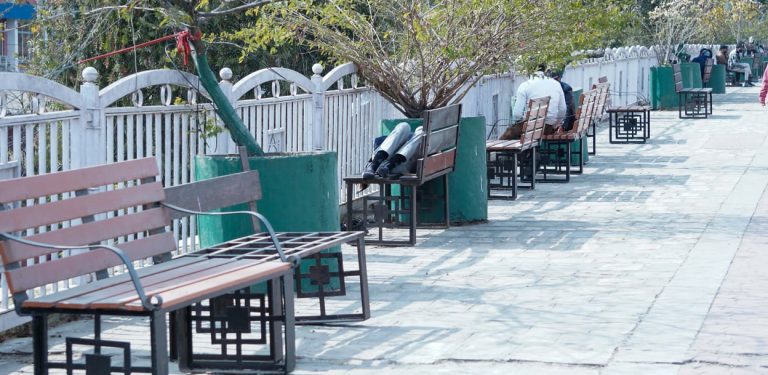 काठमाडौं महानगरले भन्यो- पैदल यात्री बस्ने कुर्सी हटाइएको होइन