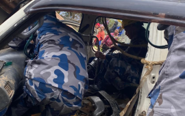 काभ्रेको मण्डनदेउपुरमा विद्यार्थी बोकेको भ्यान दुर्घटना, चालक घाइते