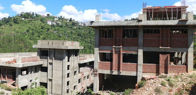 अस्पताल स्तरोन्नति दलका घोषणापत्रमै सीमित : नयाँ भवन निर्माण नसकिँदै बिरामी