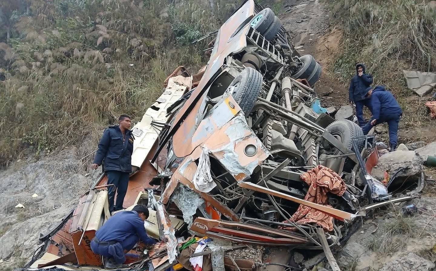 सार्वजनिक यातायात प्रणालीसँग यात्रु मार्ने लाइसेन्स छ ?