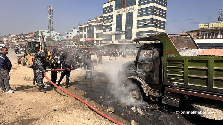 स्कुटर चालकको मृत्यु भएपछि अवरुद्ध भएको अरनिको राजमार्ग सञ्चालन