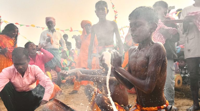 तातो दूधले नुहाएर मुसहरले मनाए भुइँया पूजा