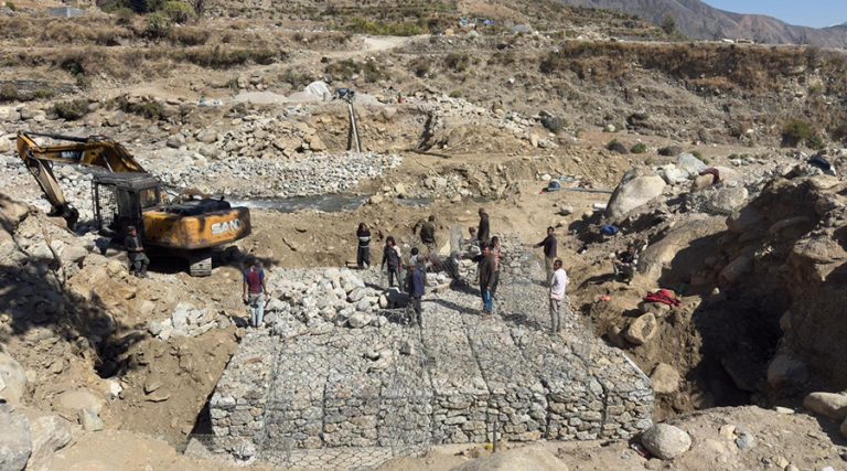 कोल्टीको दानसागु खोलामा बेलिब्रिज निर्माण हुँदै