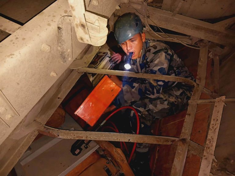 धादिङ दुर्घटना : बसमा ४६ यात्रु रहेको अनुमान, डुंगाबाट उद्धार