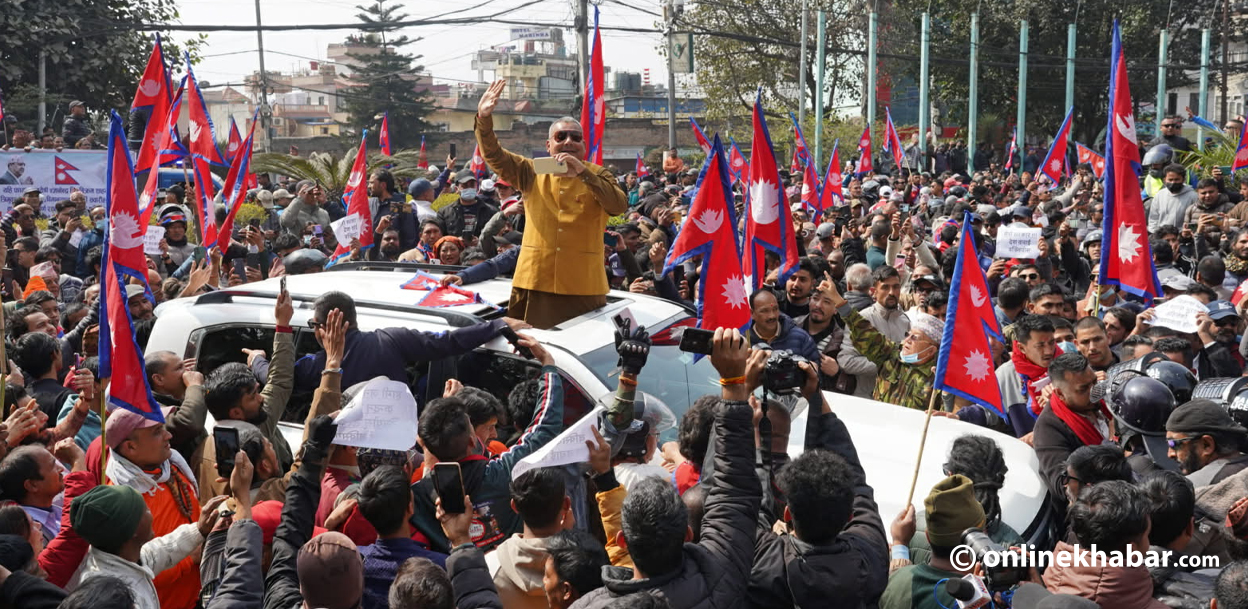 पूर्वराजालाई स्वागत गर्न पुगे दुर्गा प्रसाईं, विमानस्थल बाहिर समर्थकको नाराबाजी (तस्वीरहरू)